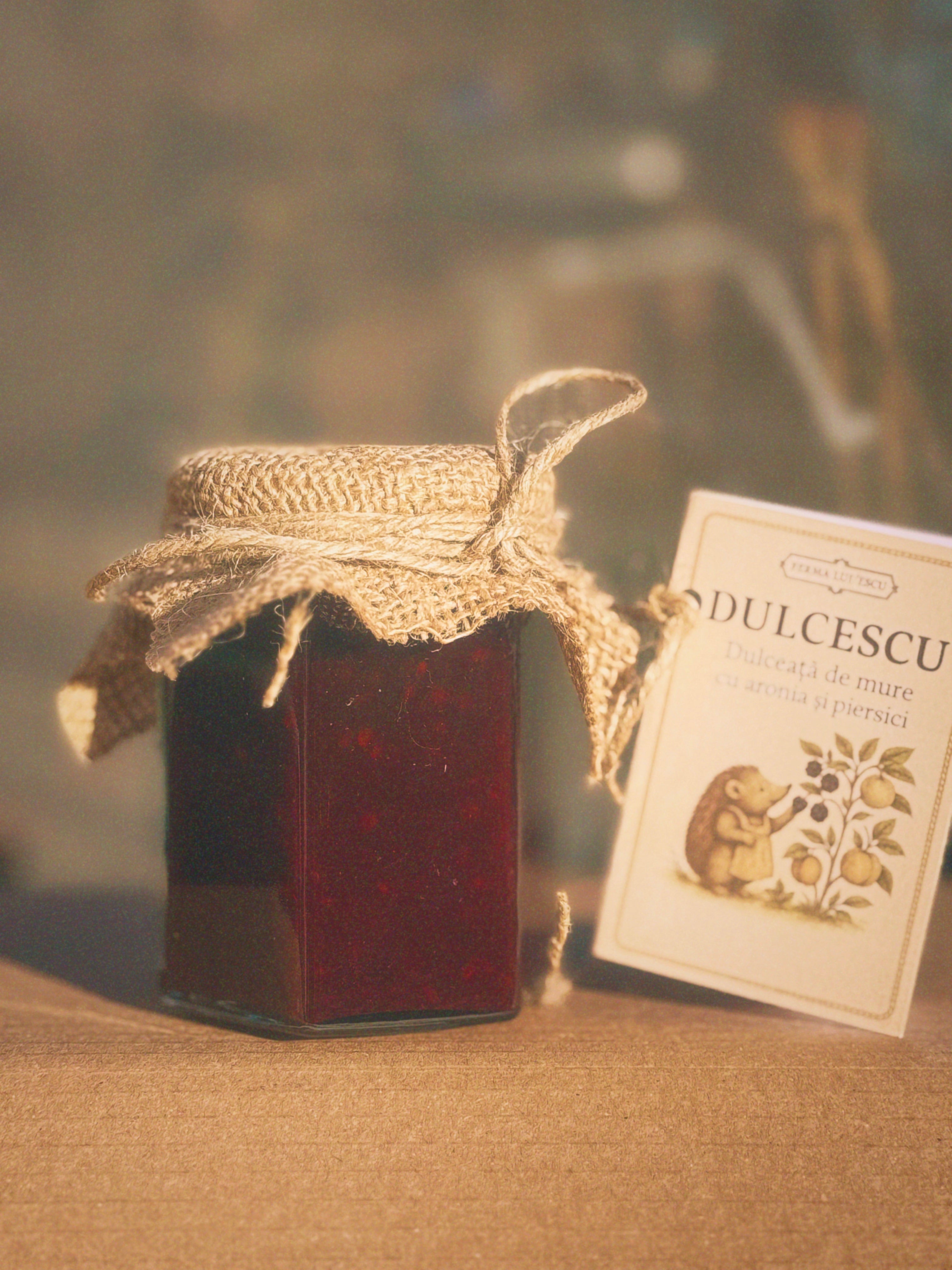 Dulceață de mure cu aronia și piersici